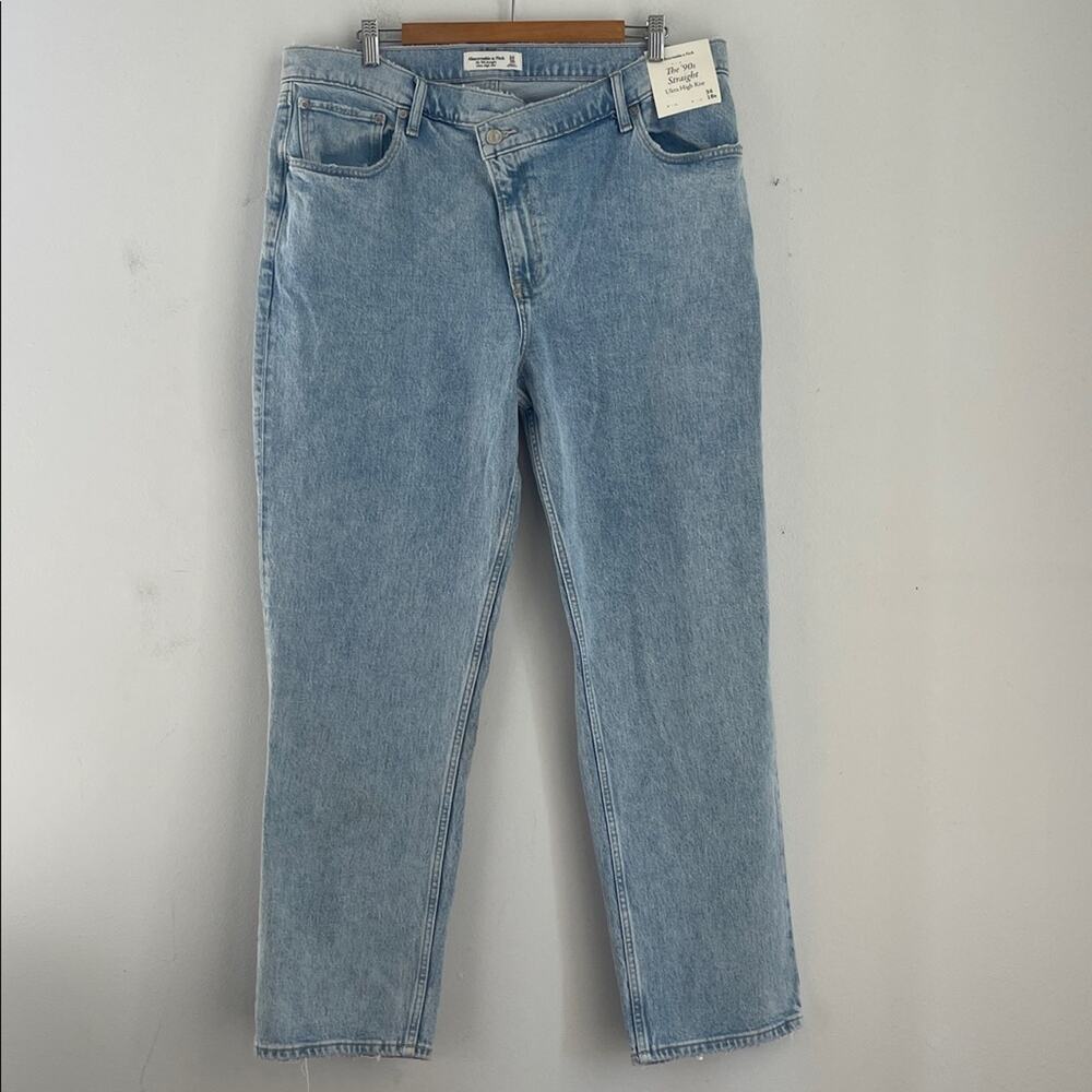 NWT Abercrombie & Fitch The 90’s Straight Ultra High Rise Crossover front jeans
